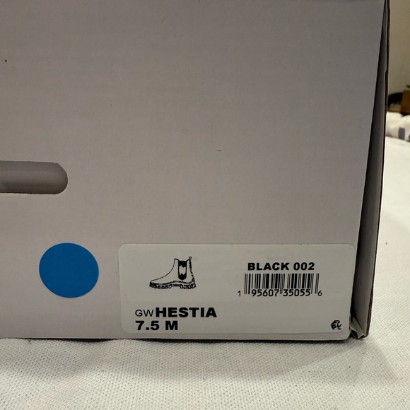 Guess Women's Boots Hestia Color Black - Picture 11 of 12